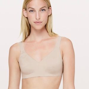 Lululemon like nothing sports bra ~ green